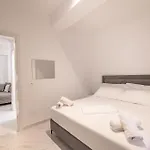 Cozy Steps From The Sea Apartment