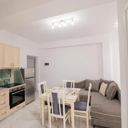 Appartamento Cozy Steps From The Sea Sarandë