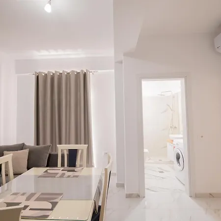 Appartamento Cozy Steps From The Sea Sarandë