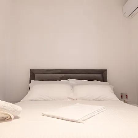 Cozy Steps From The Sea Saranda