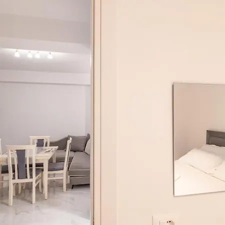 Appartamento Cozy Steps From The Sea Sarandë