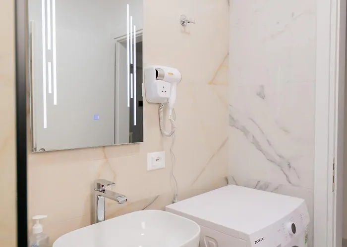 Cozy Steps From The Sea *